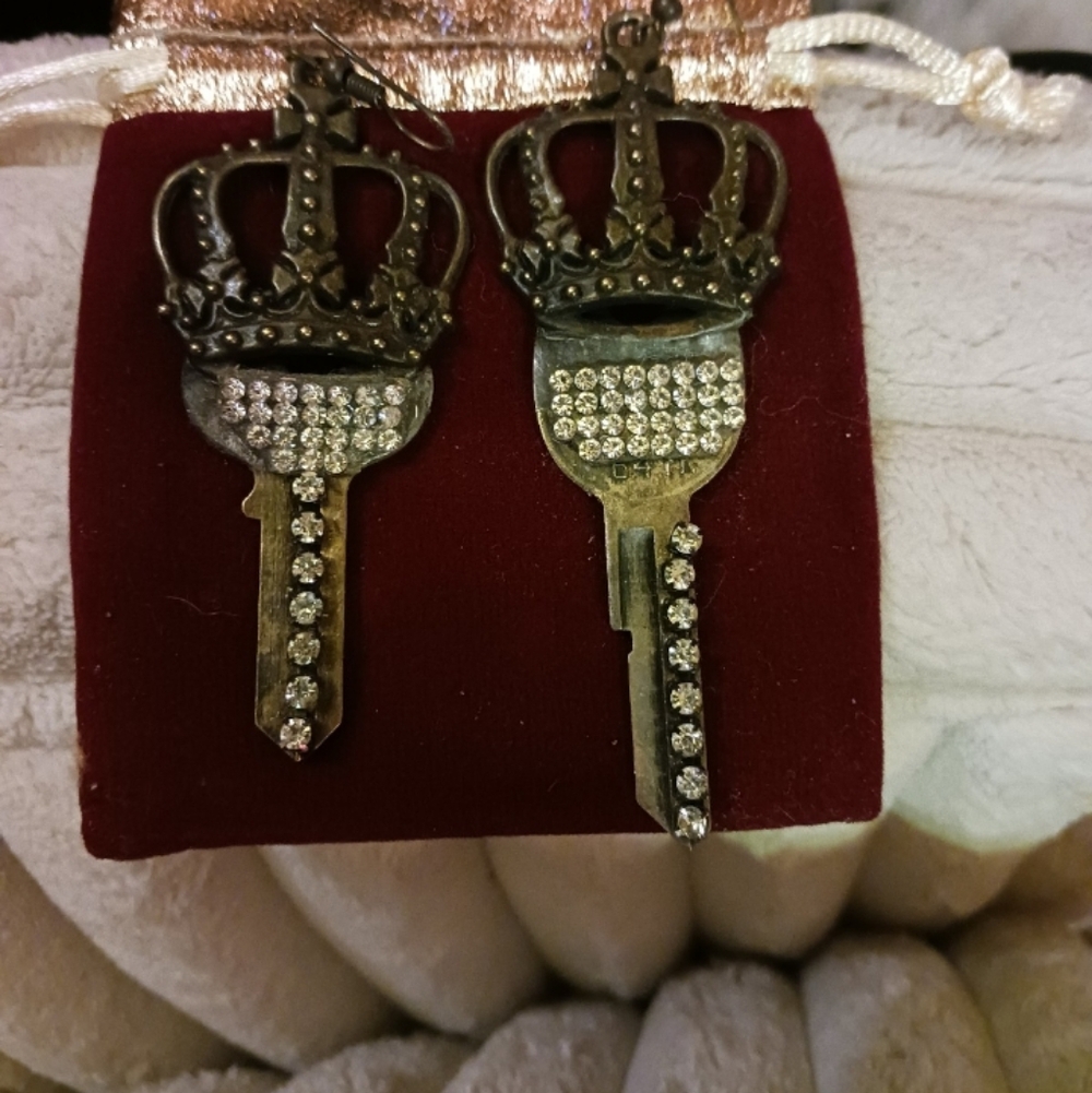 Crown Key Earrings with Rhinestones New